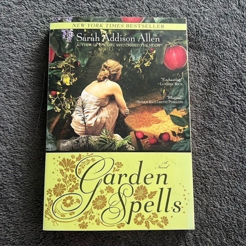 📚 Garden Spells - A Novel by Sarah Addison Allen